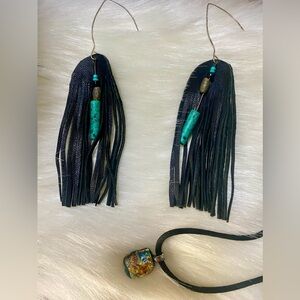 🌸NWT Aretes de Puel,negros, con turquesa natural,nuevos🌸